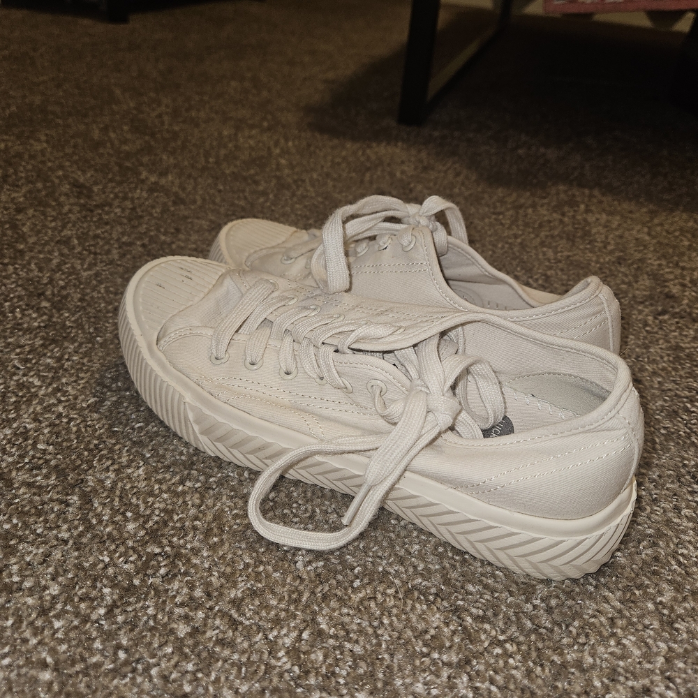 Women's Cream Sneakers